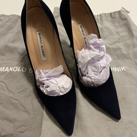 Manolo Blahnik size 39 1/2 navy suede pumps - Picture 3 of 3